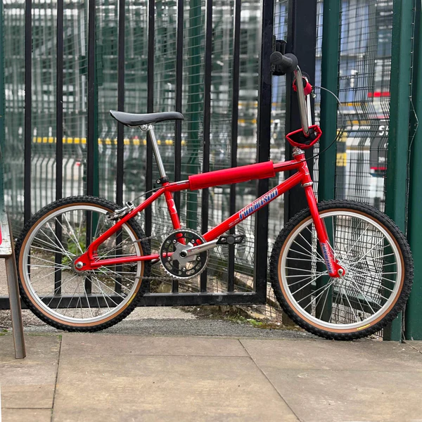 Robinson Pro 1990 Bike Red – Side View