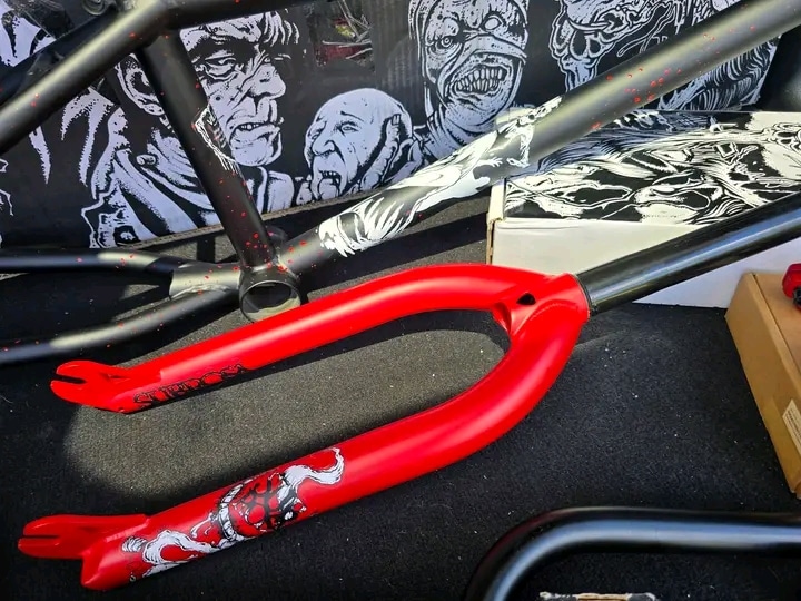 Subrosa Villicus Frame Package Matte Black Red Splatter 8 Subrosa Villicus Frame Package Matte Black Red Splatter - Image 8